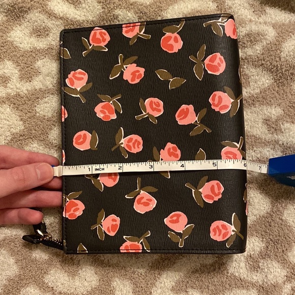 kate spade wristlet - Picture 10 of 11